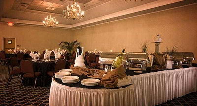 Wyndham Garden Hotel Austin Restaurant photo