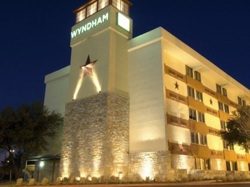 Wyndham Garden Hotel Austin Exterior photo