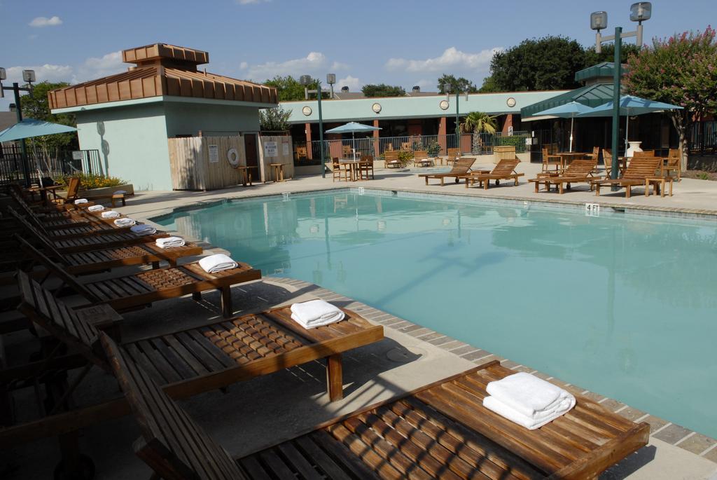 Wyndham Garden Hotel Austin Exterior photo